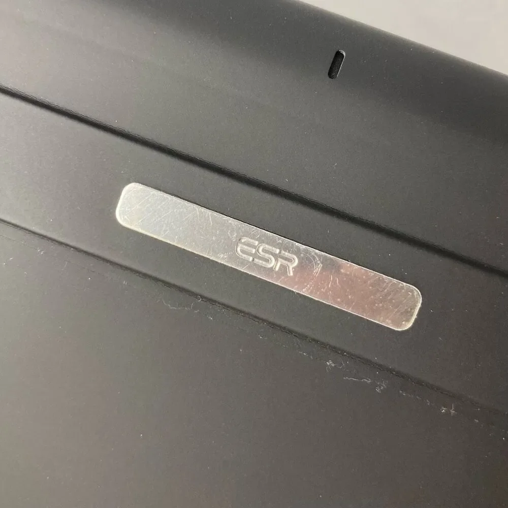 ESR Ascend Keyboard Case LIte iPod Pro 11